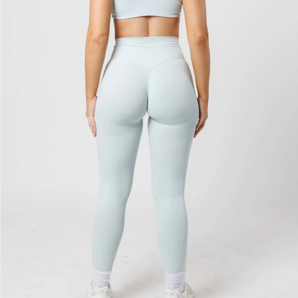 Women's NWT PARAGON Sculptseam Plus Light Blue Leggings